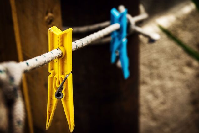 Почему одежда зимой кажется влажной, даже если она сухая: объяснение