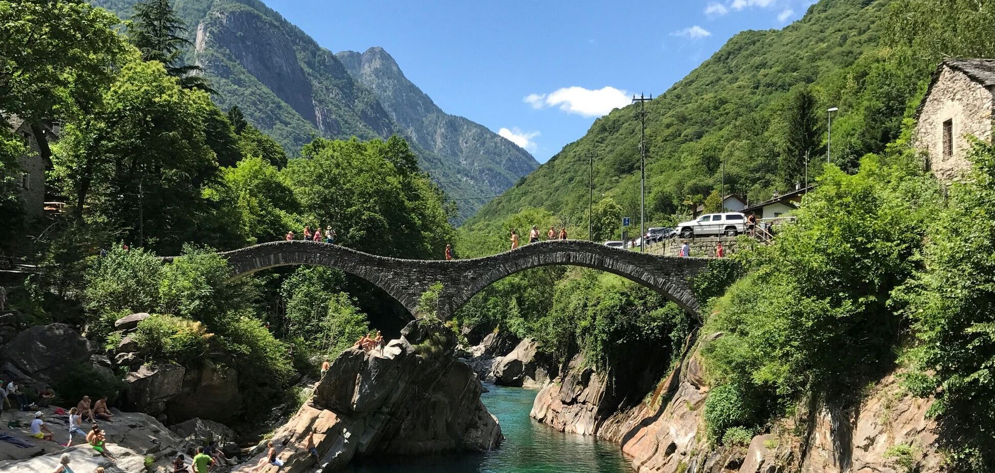 Имеет менее 20 жителей: чем поражает самое маленькое село Швейцарии, которое на грани исчезновения