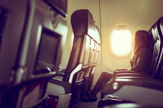 Чому не варто сідати на літак із брудною головою та що краще одягнути: секрети від стюардеси