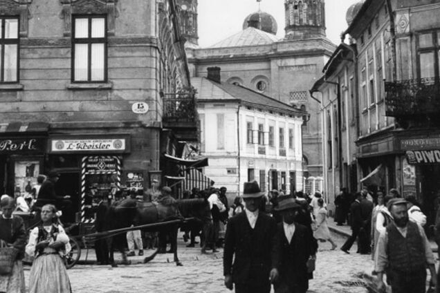 Івано-Франківськ понад 70 років тому: у мережі показали архівні фото