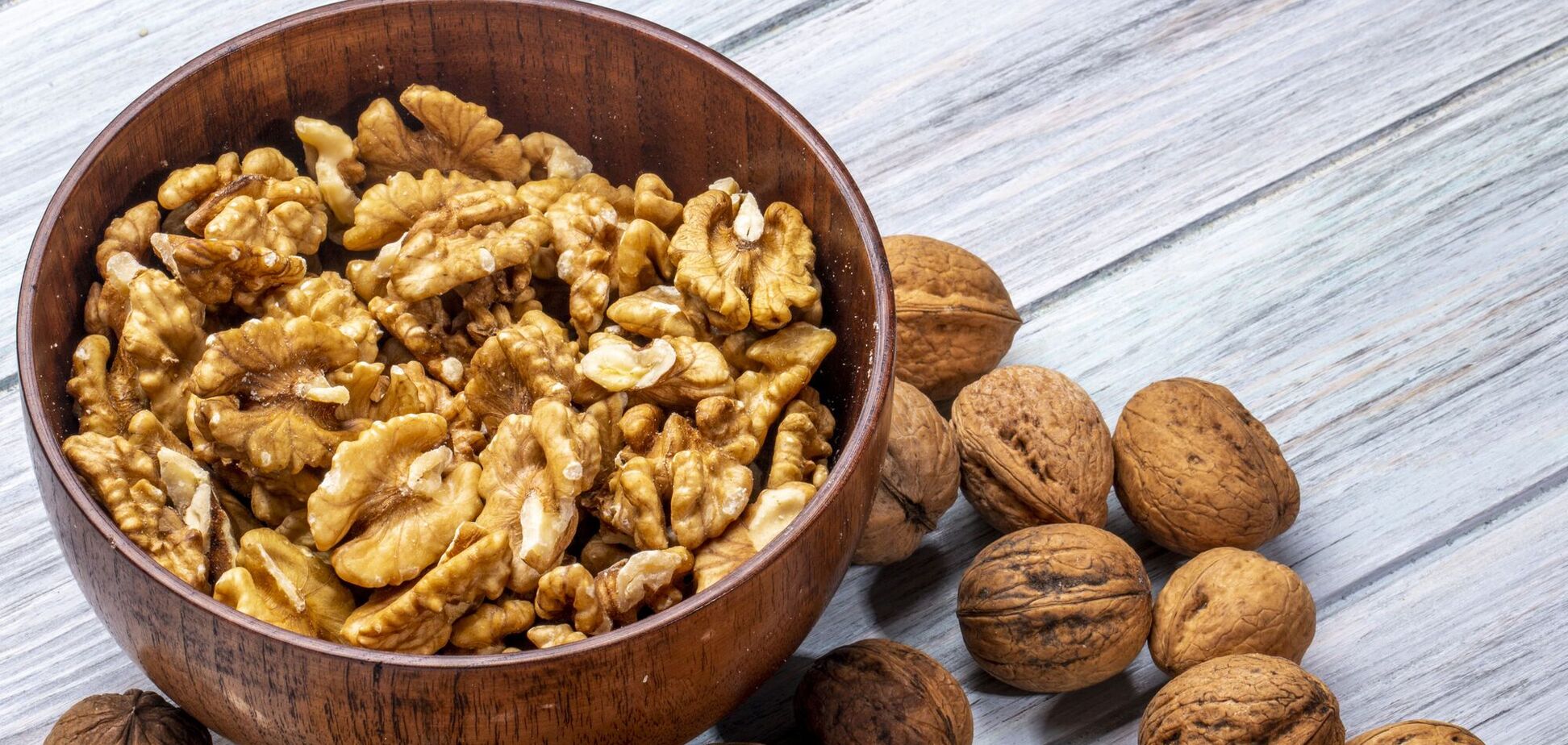 Простой перекус с мощным эффектом: как грецкие орехи защищают сердце и мозг