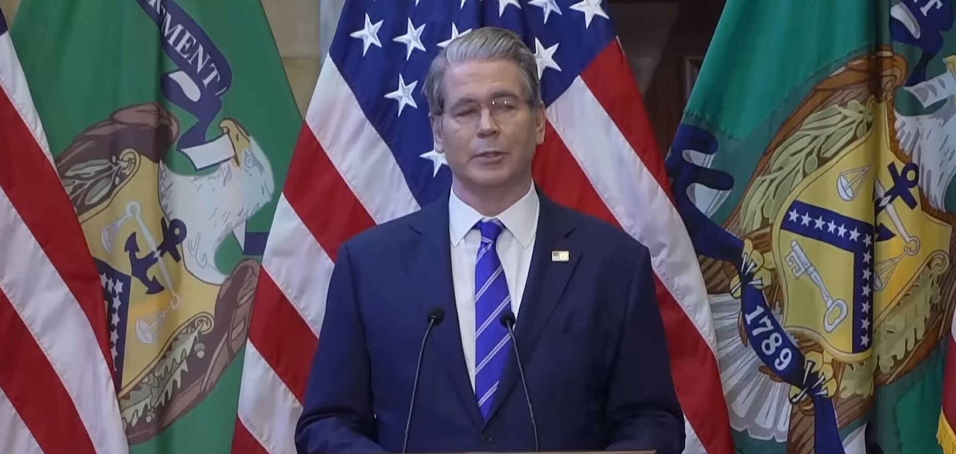 Трамп готовий запровадити 500% мита для Китаю за закупівлю російської нафти: Бессент заявив про підтримку більшості сенаторів