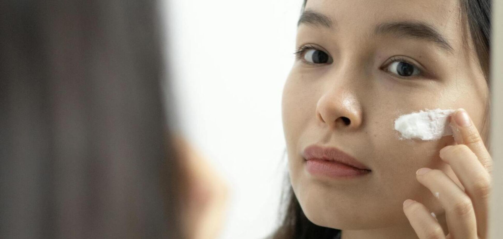 Як наносити тональний, щоб він тримався весь день: секрети макіяжу