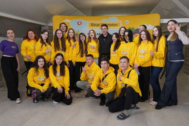 'Здесь растут будущие инфлюенсеры': певец Никита Алексеев посетил 'Блогер Кэмп' от Фонда Рината Ахметова