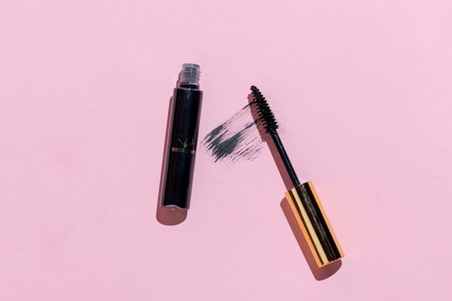 Чорна туш більше не найпопулярніша: названо новий колір