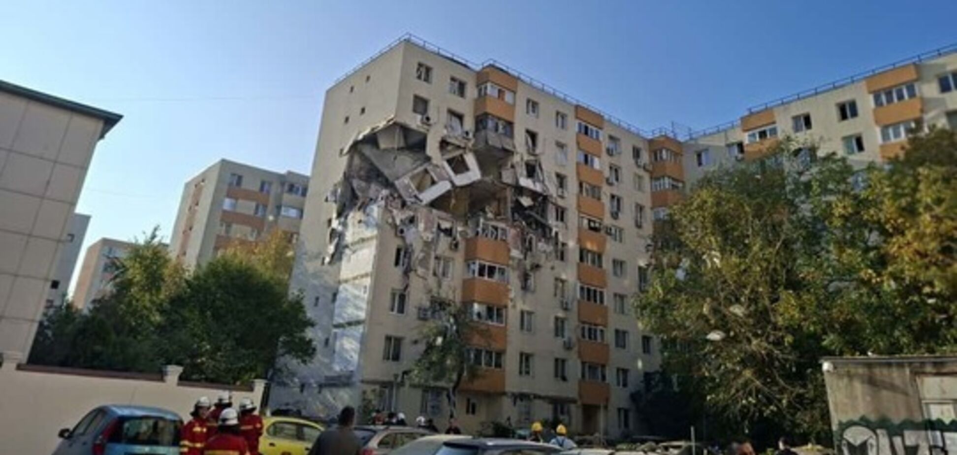 В Бухаресте прогремел мощный взрыв в многоэтажке: три человека погибли, много раненых. Фото