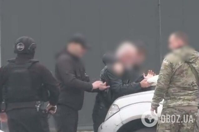 Вимагав гроші, які призначені для закупівлі дронів для ЗСУ: на Київщині затримали керівника громадської організації. Фото й відео