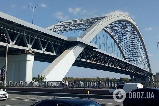 В Киеве будут менять маршрут автобусы, которые курсируют через Подольский мост. Стали известны причины