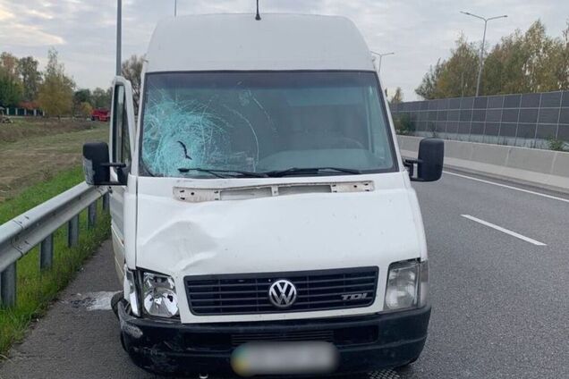 На Киевщине микроавтобус сбил насмерть 14-летнего парня. Фото с места ДТП