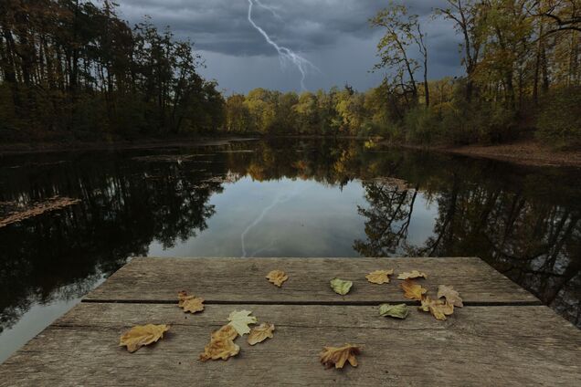 Хмарно з проясненнями і дощі: чим здивує погода українців 18 жовтня. Карта