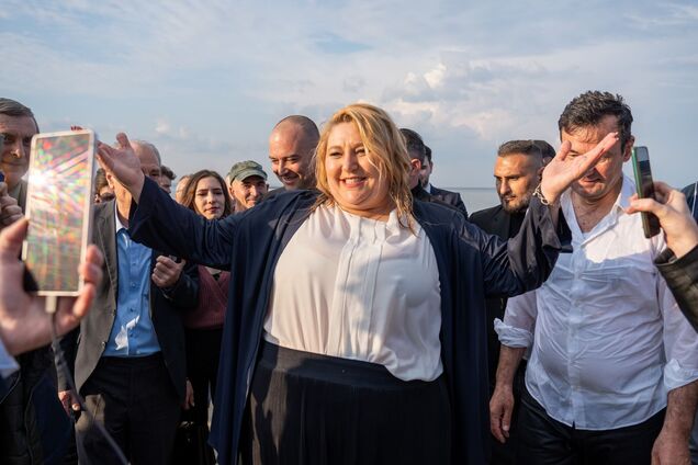 Евродепутат из Румынии, которая хотела аннексировать часть Украины, пригрозила 'переломать Зеленскому ноги'