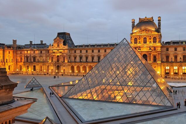 Из Лувра похищены драгоценности Наполеона и императрицы: подробности ограбления знаменитого музея