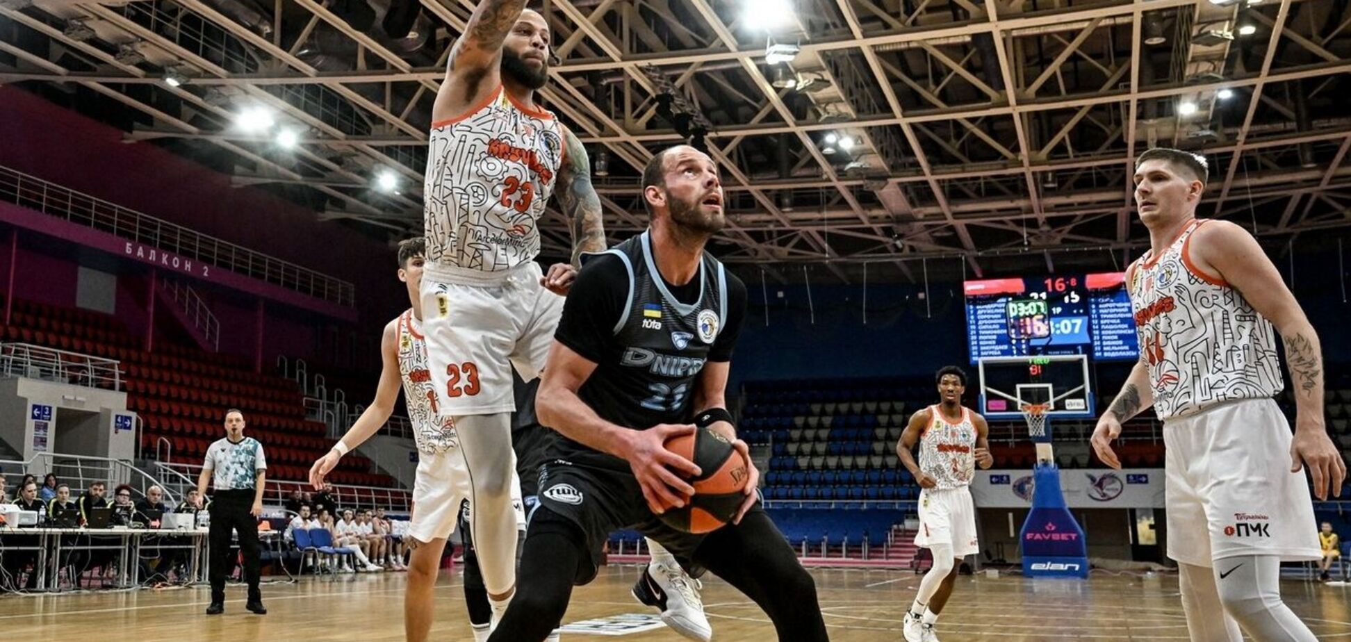 'Дніпро' з боєм переміг 'Кривбас'. Тріумф 'Київ-Баскета'. Результати Суперліги Favbet 19 жовтня