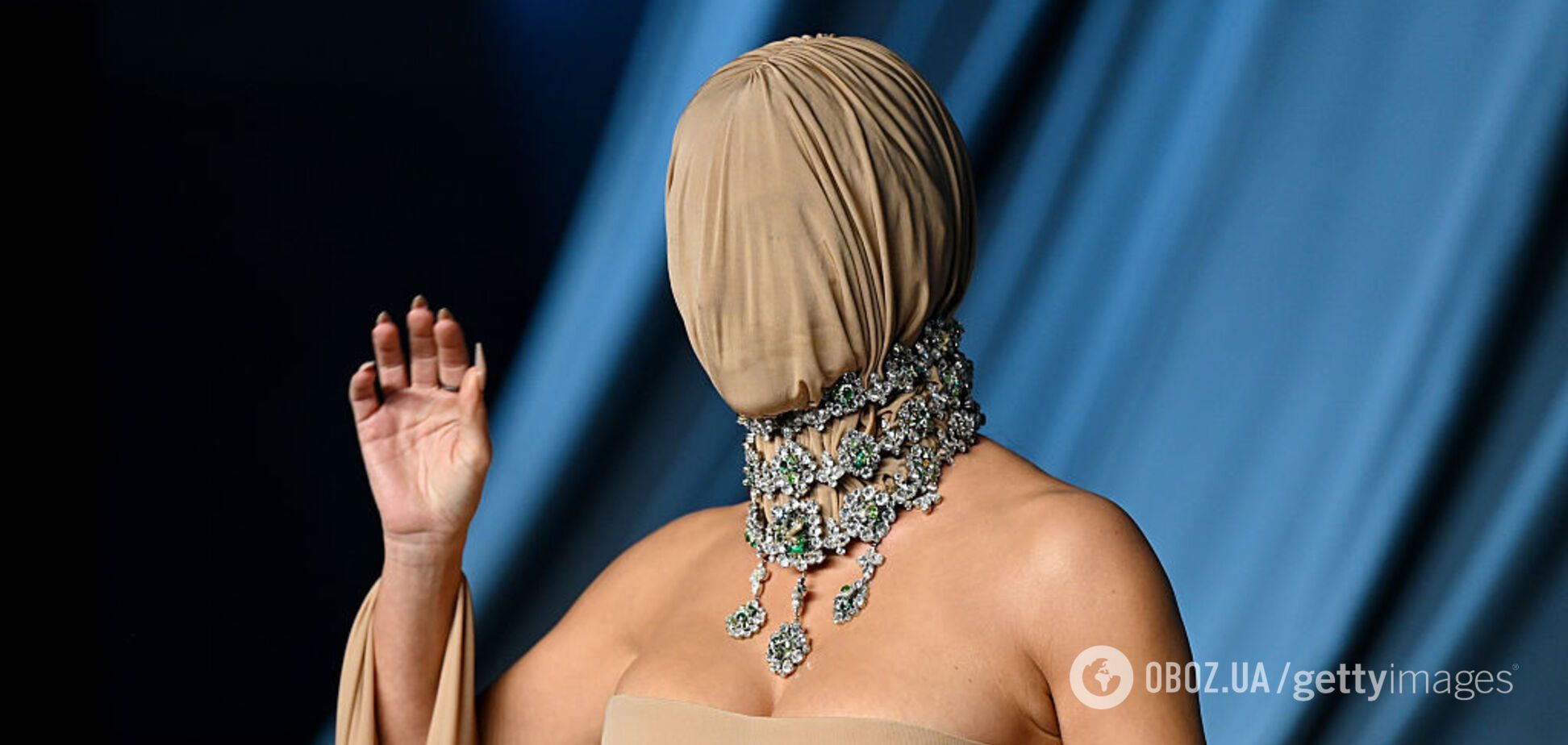 Ким Кардашьян вышла в свет 'без лица' и шокировала сеть: так делал ее бывший. Фото