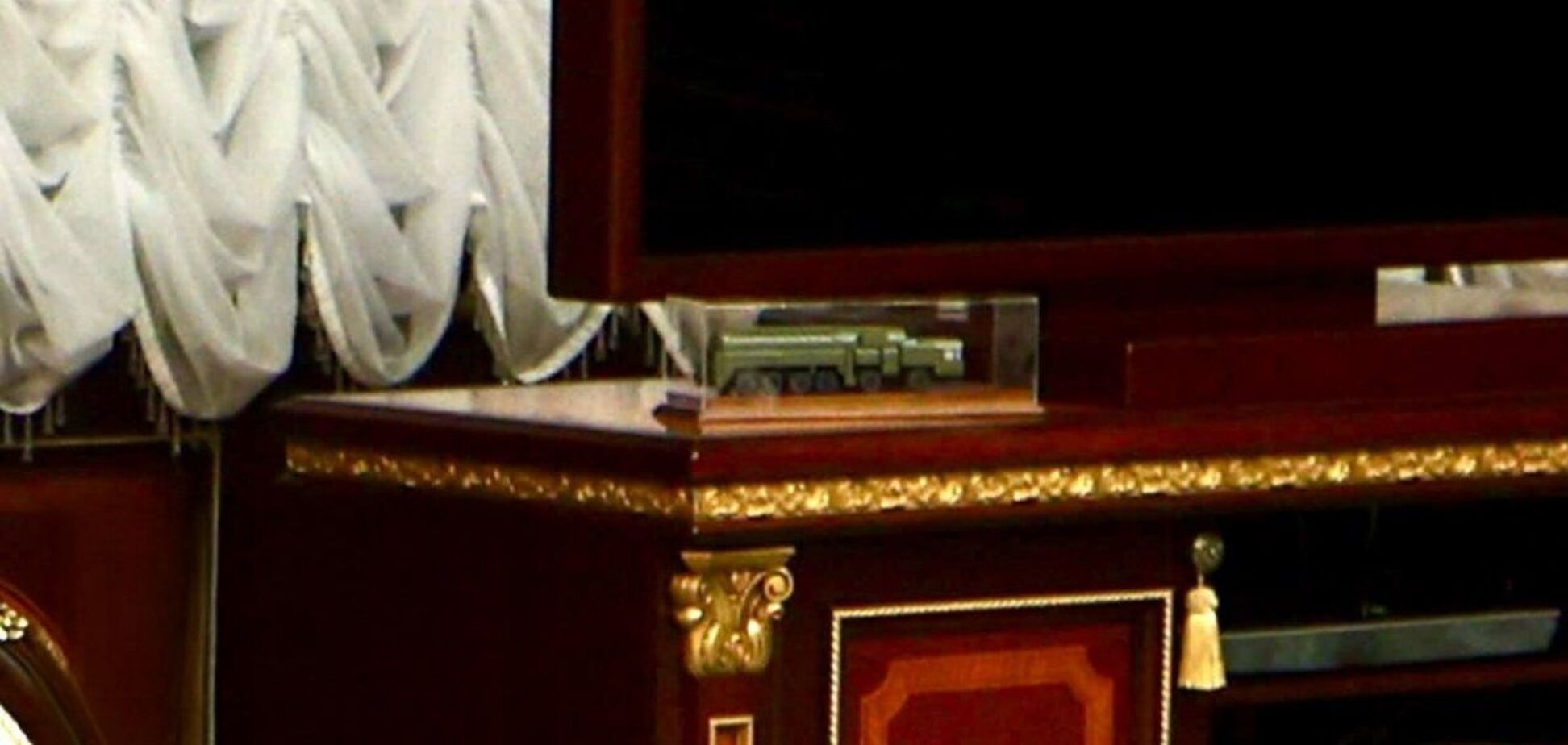 Лукашенко показал, как выглядит пусковая установка 'Орешника'. Фото