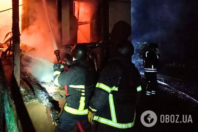 На Київщині внаслідок російської атаки сталось кілька пожеж: є постраждалі. Фото та відео