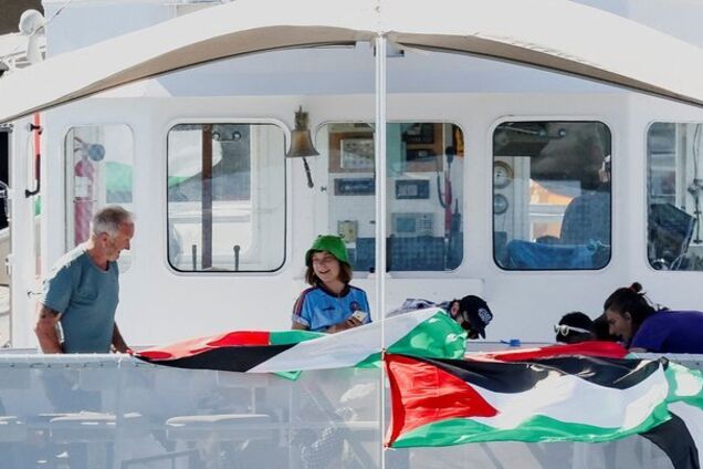 Военные корабли Израиля остановили флотилию для сектора Газа: на борту одной из лодок была Грета Тунберг. Видео