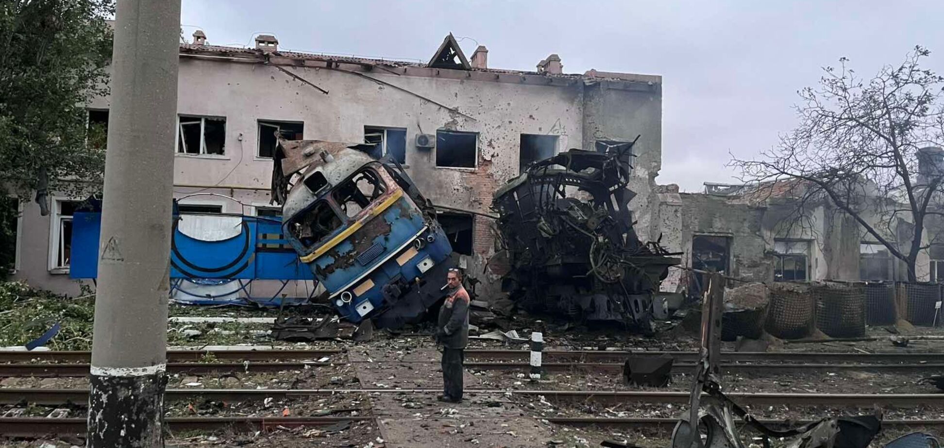 Последствия атаки ж/д депо в Одессе