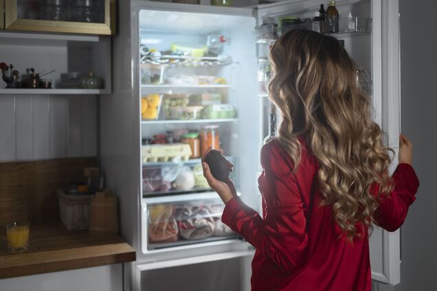 Как правильно раскладывать продукты в холодильнике, чтобы ничего не портилось: высота полки имеет значение