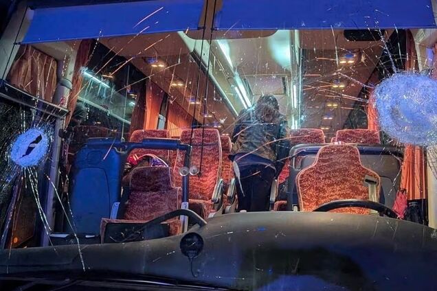 В Италии болельщики баскетбольной команды забросали камнями автобус фанатов соперников: погиб водитель. Фото и видео