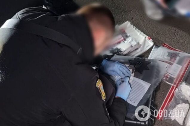 Вилучили 'товару' на 27 млн грн: поліцейські ліквідували канал постачання кокаїну з Іспанії до Києва та Одеси. Фото та відео