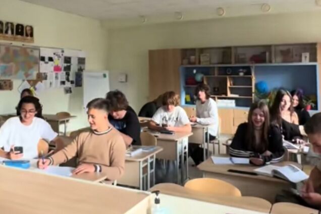 Ученики пели: 'Батько наш – Бандера'. Учительница истории показала видео из школы в Киеве и открыла 'портал в ад'