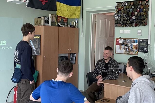 'Я не говорю 'нельзя'. Руслан Цыганков раскрыл свой секрет борьбы с русскими песнями среди подростков
