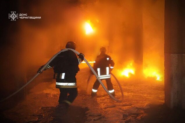 Иллюстрация - работа ГСЧС после российских обстрелов