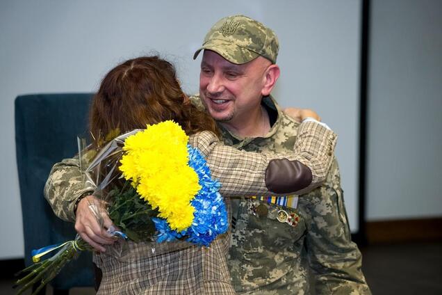 'Точка исцеления': в Днепре презентовали фильм о ветеране, который нашел силы жить через искусство