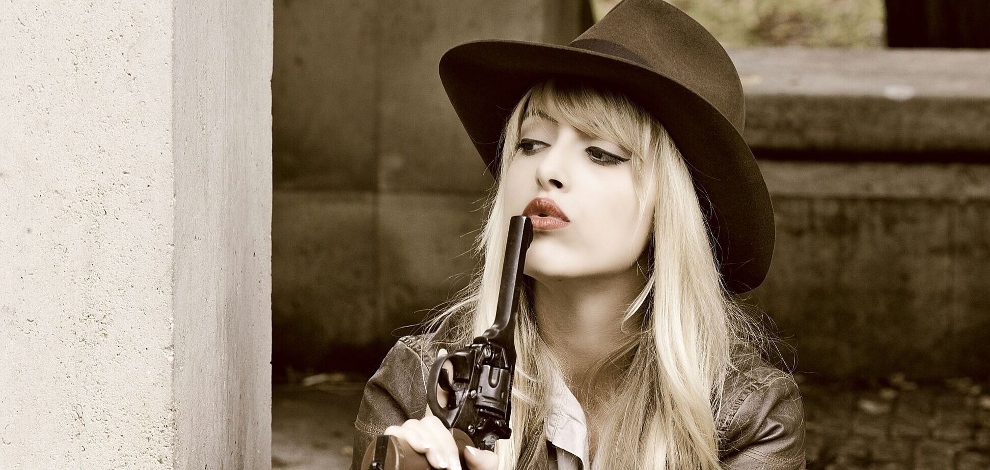 Как образовать феминитив от слова 'ватажок': какие есть варианты