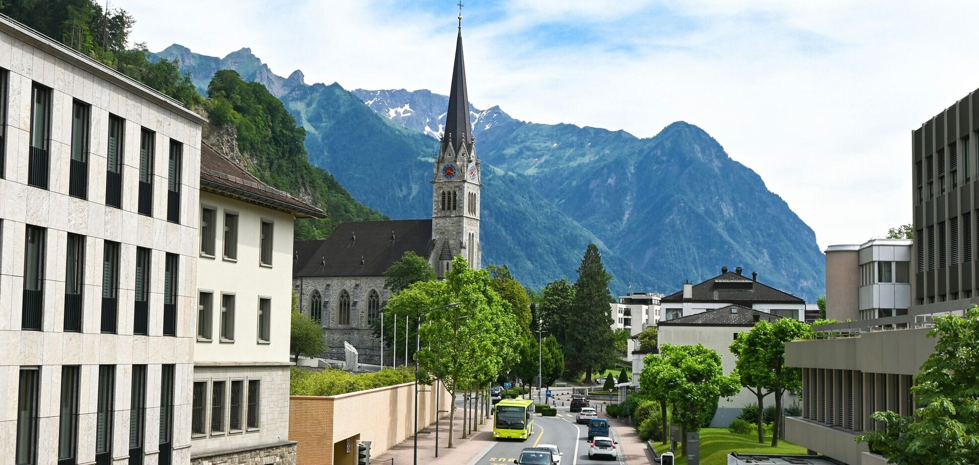 Одну з найбагатших країн світу назвали ідеальною для осінньої подорожі