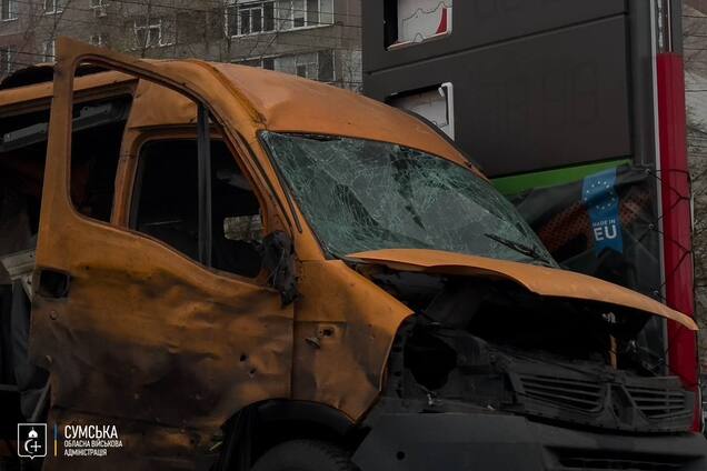 Враг попал по перекрестку в Сумах: повреждены машины, 12 пострадавших. Фото