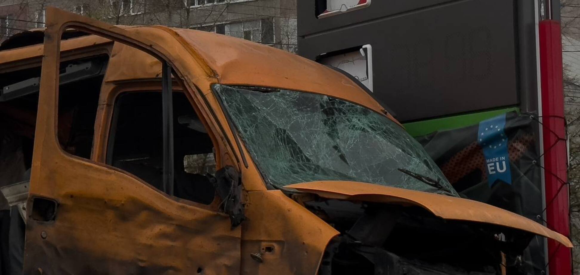 Враг попал по перекрестку в Сумах: повреждены машины, 12 пострадавших. Фото