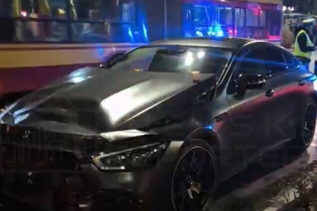 В Варшаве блогер из Украины попал в ДТП на авто за 11 млн и пытался скрыться с места: на момент аварии был нетрезв. Фото