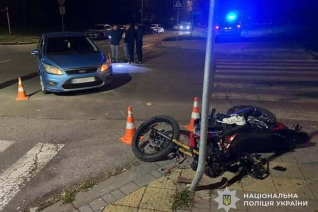 У Львові 14-річний мотоцикліст потрапив у ДТП з Ford Focus: загинула 16-річна дівчина. Фото