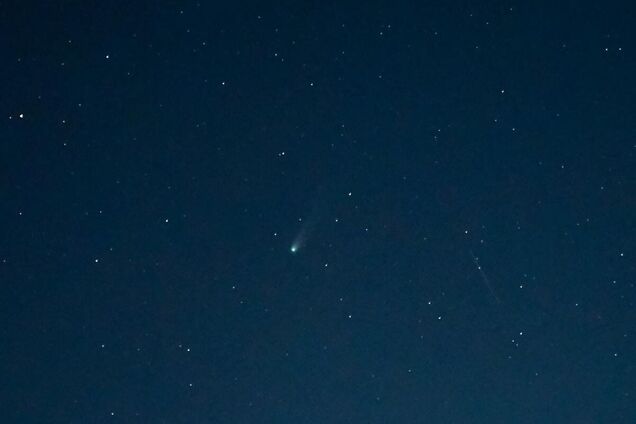 Сначала приняли за астероид: в небе над Украиной заметили уникальную комету. Фото