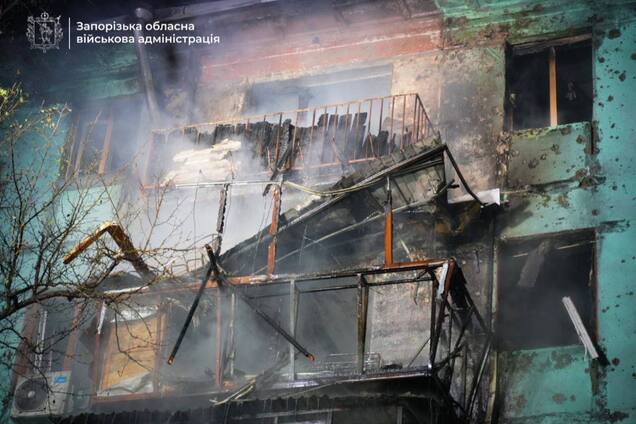 Окупанти вдарили 'Шахедами' по Запоріжжю: спалахнули будинки, 15 людей постраждали. Фото і відео