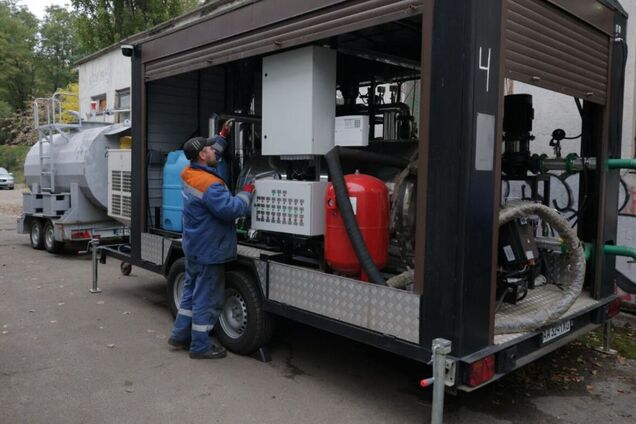 В трех медучреждениях Киева развернули передвижные мобильные котельные