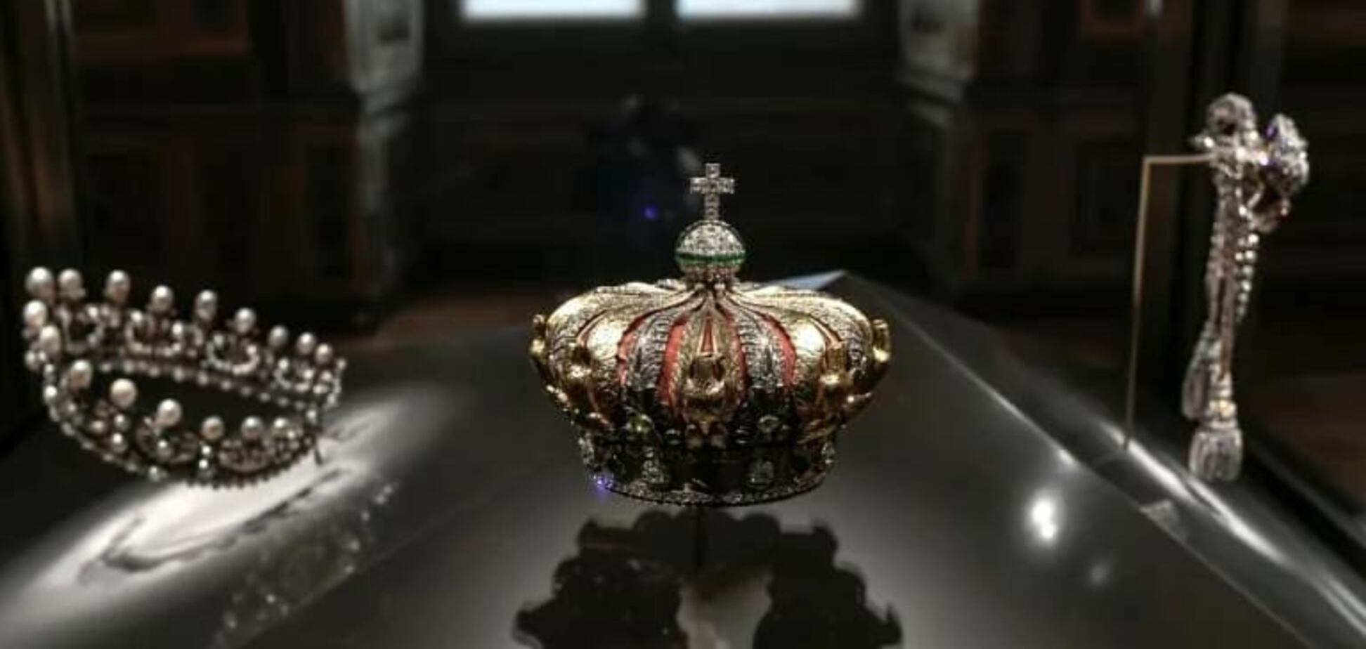 Ограбление Лувра: выяснилась стоимость украденных драгоценностей