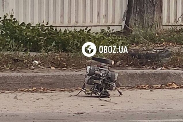 У Києві посеред дороги знайшли уламки збитого 'Шахеда'. Фото