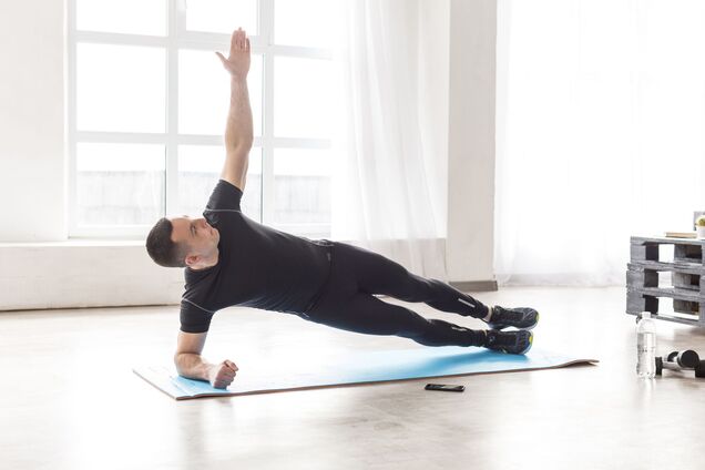 Віджимання, станова тяга та присідання: найефективніші силові вправи для бігунів