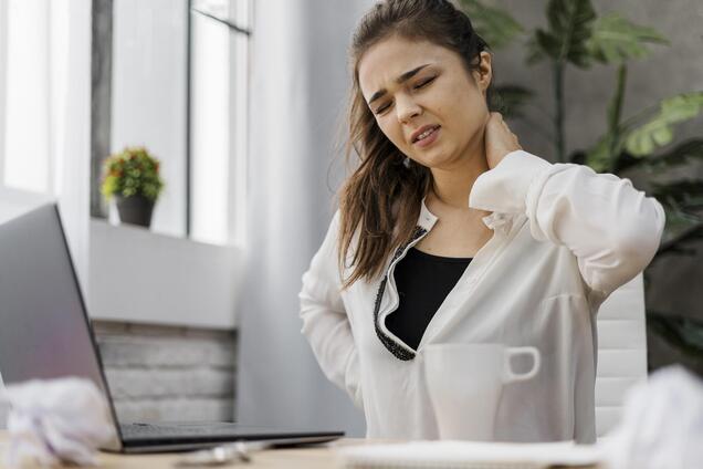 5 ежедневных упражнений для растяжки шеи, которые помогут избавиться от скованности