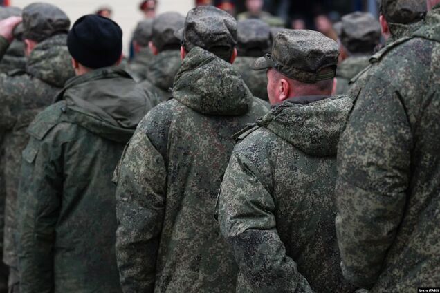 Не справляються з українськими атаками: у Росії для додаткової охорони НПЗ почали залучають резервістів