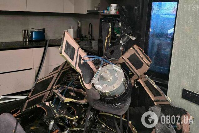 В Киеве изъяли 'Шахеды', которые влетели в квартиру и на балкон многоэтажек на Троещине и Оболони. Подробности и фото