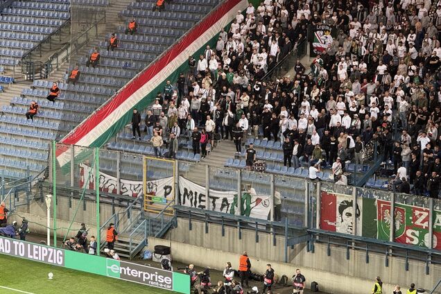 Поляки влаштували мерзенну провокацію на матчі 'Шахтаря' у Кракові. Відео