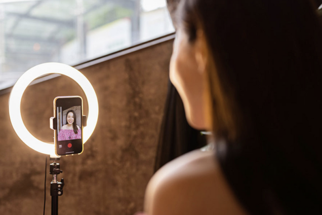 Блогер-инфлюенсер. Иллюстрация