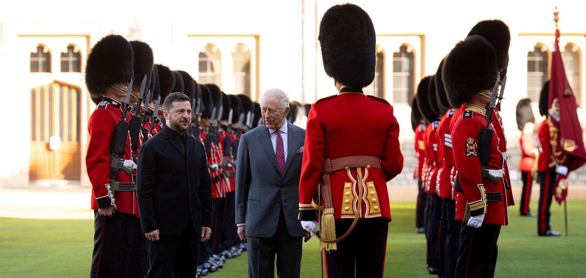 Зеленський відвідав Британію і зустрівся з королем Чарльзом III та прем'єром Стармером. Відео