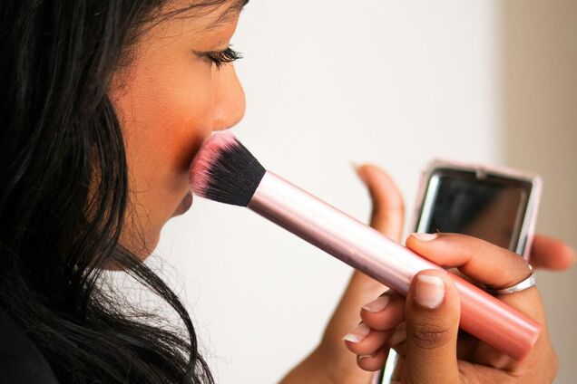 Як наносити румʼяна у техніці 'вишневий цвіт': це стане вашим улюбленим способом