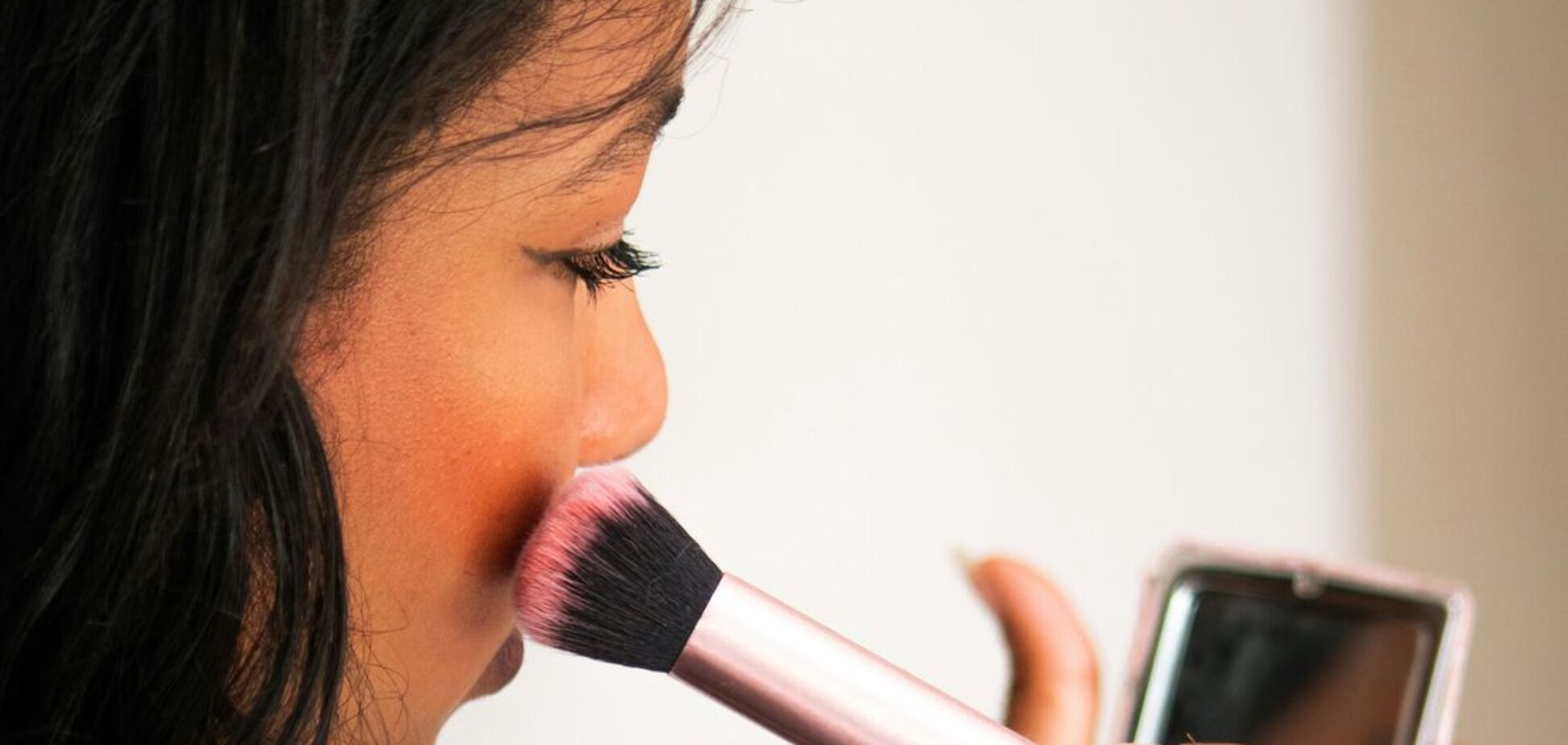 Як наносити румʼяна у техніці 'вишневий цвіт': це стане вашим улюбленим способом