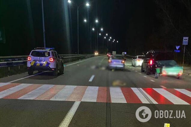 В Киеве на Оболони легковушка на переходе сбила насмерть женщину. Подробности ДТП и фото